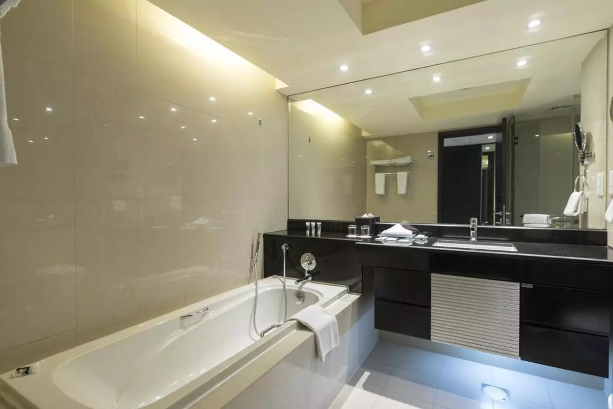 MERCURE_EDIT (3).jpg